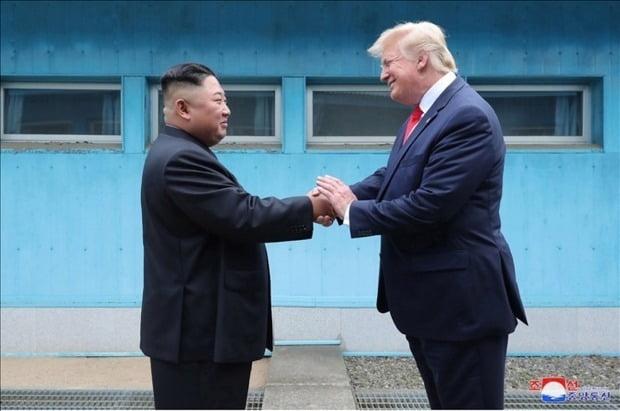 지난해 6월30일 판문점에서 만난 도널드 트럼프 미국 대통령과 김정은 북한 군무위원장. /사진=연합뉴스