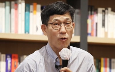 진중권, '공정' 37번 언급한 문재인 대통령에 "딴 세상 사시나" 