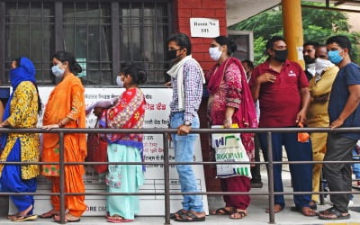 인도, 일일 신규확진 10만명 '육박'…폭증세 뚜렷