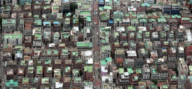 서울 잠실 롯데월드타워 전망대 '서울스카이'에서 바라본 송파구 일대 다세대·연립주택. 연합뉴스