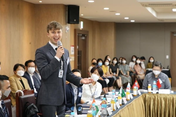 추미애 딸 식당 '맛집'으로 소개한 연예인, 법무부 멘토단 됐다