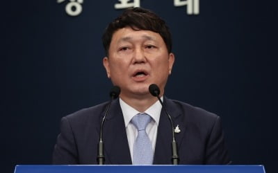 [속보] '미열 증상' 최재성 청와대 정무수석, 코로나19 '음성'