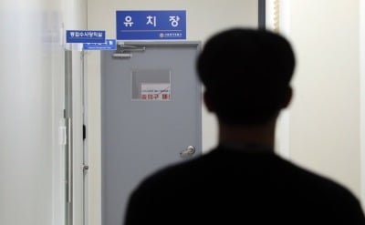 칫솔 삼키며 '자해소동' 30대男, 이번엔 담벼락서 뛰어내리다 붙잡혀