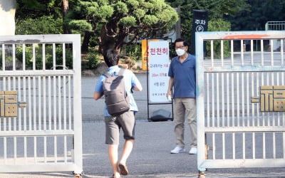 학생 확진자 10명 증가…전국 학교 7979곳 등교 중단