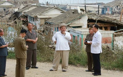 김정은, '마이삭' 태풍 피해책임 물어 지역 당위원장 교체