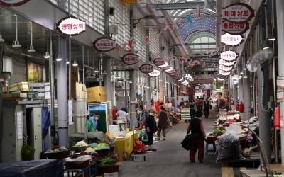 광주 말바우시장 국밥집 'n차감염' 확산…일가족 3명 또 확진