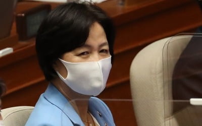 검찰, 추미애 아들 '휴가 미복귀 의혹' 관련 장교 재소환