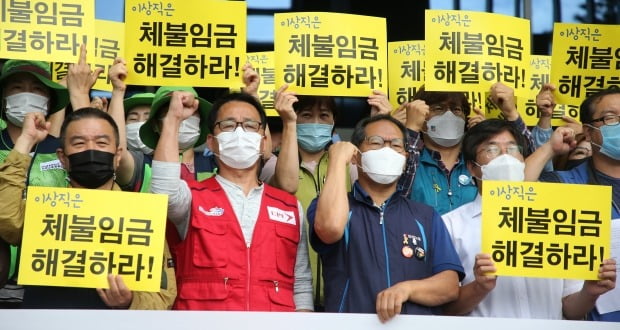 이스타항공 노조가 사측이 무급 순환휴직 등의 제안을 검토하지 않고 정리해고를 단행했다고 주장하고 있다. /연합뉴스