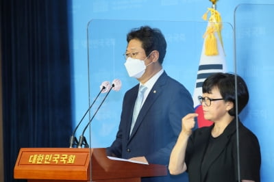 '추미애 아들 의혹' 제보자 실명공개 황희, 검찰 고발 당해