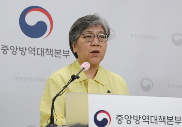 정은경 중앙방역대책본부 본부장은 17일 충북 오송 질병관리청에서 열린 정례브리핑에서 국내 백신 확보 상황과 관련해 