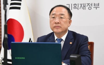 홍남기 "바이오산업 인재 부족…연 2000명 전문인력 양성"