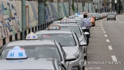 전국택시조합 "코로나로 공멸 위기…세제 혜택·마스크 달라"