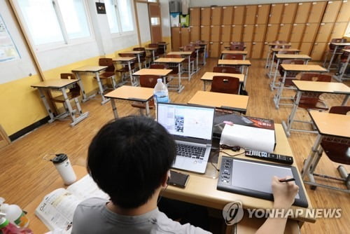 수도권 학교 등교 재개되나…교육부 "내일 교육감 회의 후 결정"