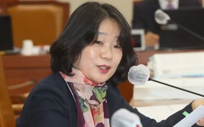 기소된 윤미향 "당원권 행사 안할 것"…지도부, 수용할 듯