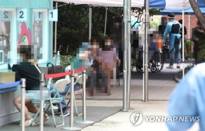 당국 "확진자 일시 증가 있을수 있어…2.5단계 해제영향은 내주"(종합)