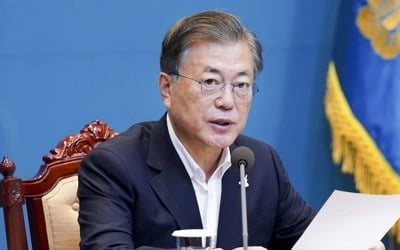 문대통령 "어떤 언론은 정당처럼 느껴져…정파성에 진실은 뒷전"