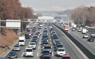 오늘부터 귀성행렬…고속도로 휴게소 김밥 등 포장음식만 판매