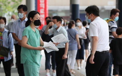 "환자 내팽개치고 나갔다?"…젊은 의사들 향한 비난보다 더 필요한 것