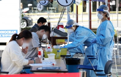 경기, 어제 신규확진 32명…산악카페·노인보호센터 등 관련