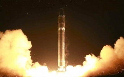 열병식 공들이는 北…美 타격 가능한 다탄두 ICBM 공개할까