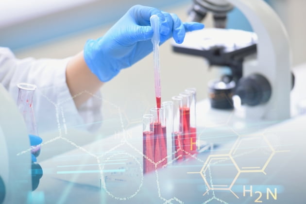 K바이오의 위상이 높아지면서 국내 제약·바이오 기업들이 340조원 규모의 글로벌 바이오신약 시장 공략에 박차를 가하고 있다. / 사진=게티이미지뱅크