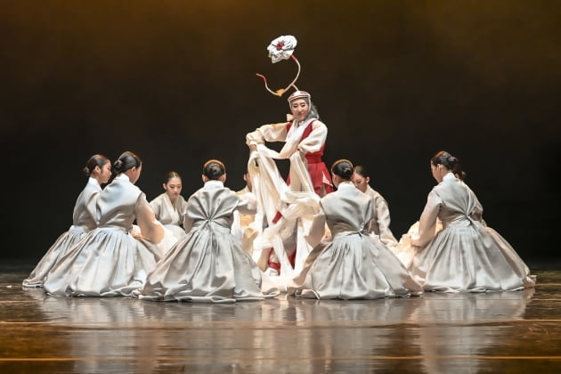 한국 전통 춤의 색다른 변신, 서울시무용단의 ‘동무동락'