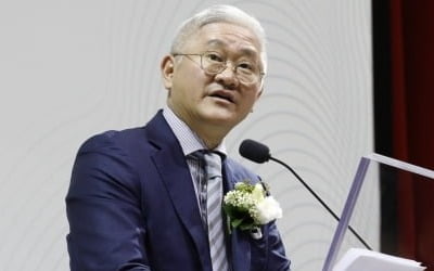 "고열인데 정형외과?"…野, 서경배 회장 국감 불출석 비판