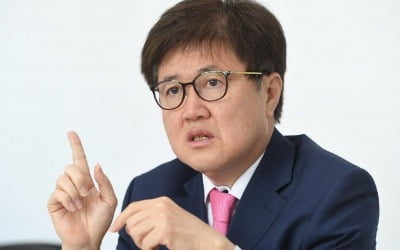 '과거와 비교할 통계' 중요하다더니…통계청장 되자 말바꾼 강신욱