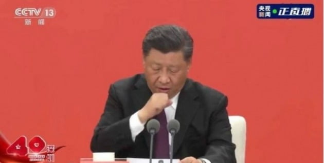 연설 도중 심하게 기침하는 시진핑 중국 국가주석 모습 [사진=대만 자유시보 캡처]