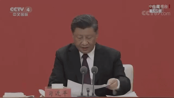 시진핑 주석은 14일 선전시 경제특구 지정 40주년 기념식에 참석해 선전시 개혁·개방을 강조하는 연설을 했다. 시진핑 주석은 연설 도중 심하게 기침을 하는 모습을 보였다. /영상출처=BBC 뉴스 중국 트위터