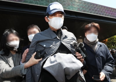 김봉현 "술접대한 검사가 수사…전관 변호사는 협조 강요 협박"
