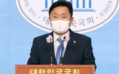 與 "유상범이 공개한 옵티머스 여권 인사는 동명이인"