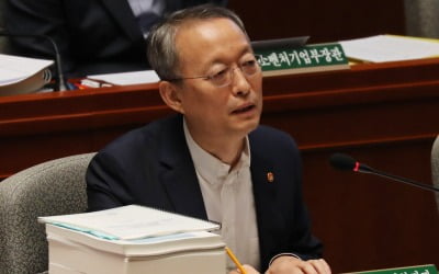 '월성1호기 경제성 조작 책임' 지목된 백운규 "내탓 아냐"