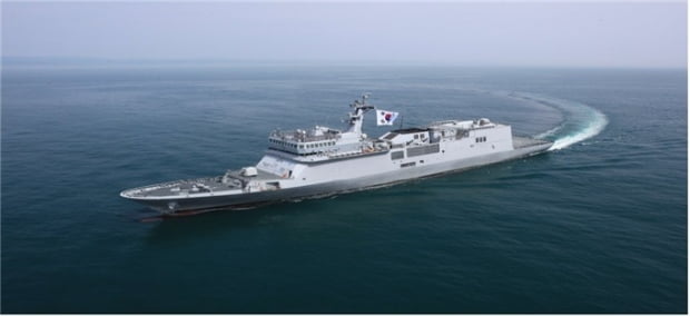 방사청, 해군 최초 훈련함 '한산도함' 인도…모의전투 시스템 탑재