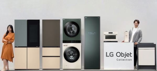 LG전자가 22일 새로운 공간 인테리어 가전 브랜드 'LG Objet Collection(LG 오브제컬렉션)'을 런칭하고 신제품 11종을 출시했다. 왼쪽부터 LG 오브제컬렉션 상냉장 하냉동 냉장고, 김치 냉장고, 워시타워, 스타일러, 광파오븐, 정수기, 식기세척기/사진제공=LG전자