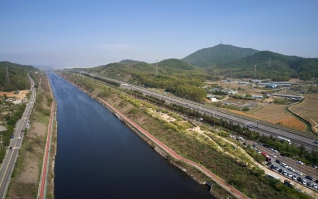 공항철도의 1만보 걷기 행사지 중 한 곳인 아라뱃길 모습. 공항철도