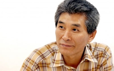 강준만 "착한 권력이라던 文정부, 거의 모든 게 '내로남불'"