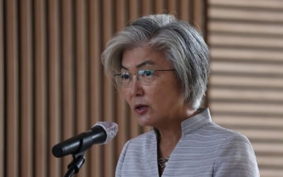 강경화 "후쿠시마 오염수 방류, 日주권…파트너 이해 필요"