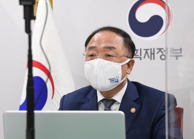 홍남기 "경제지표 모두 '회복세'…방역·경제 균형 가까워져"