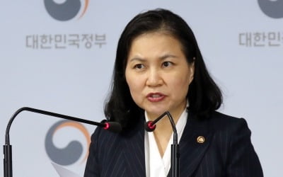 [속보] "유명희, WTO 총장후보 선호도 조사서 경쟁자에 뒤져"