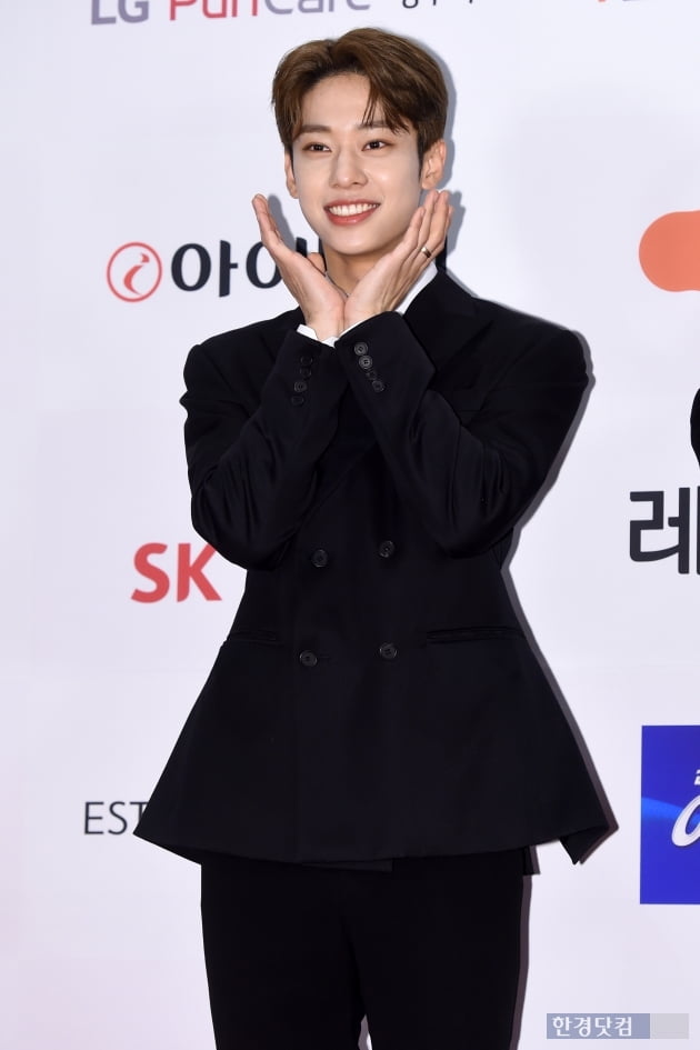 [포토] AB6IX 김동현, '멋진 미소지으며 꽃받침~'