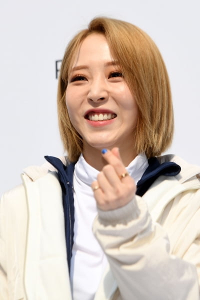 [포토] 문별, '해맑은 하트'