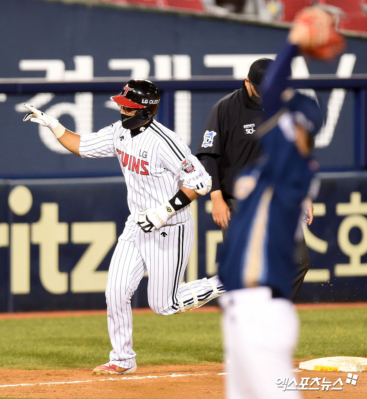 Bang bang!  Chae Eun-sung, who led LG to second place, a home run for 3 consecutive bats [엑's 스토리]