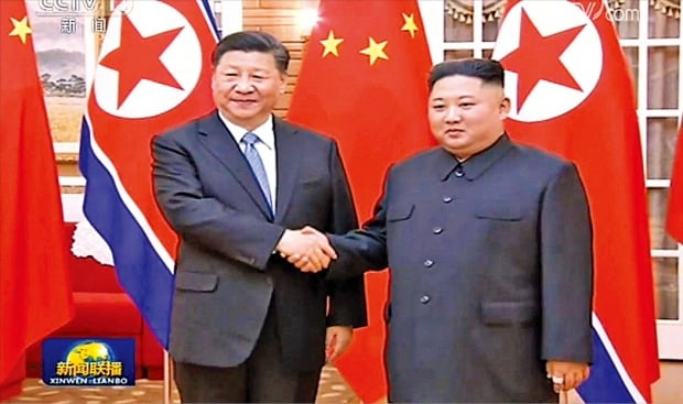 (왼쪽부터)시진핑 중국 국가주석과 김정은 북한 국무위원장/사진=연합뉴스, 중국 CCTV 뉴스 화면  캡처 