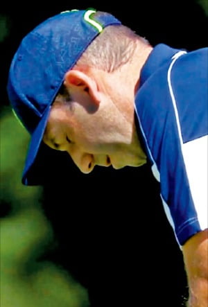 세르히오 가르시아가 지난 1일 개막한 샌더슨팜스챔피언십 대회 내내 눈을 감고 퍼트한 사실이 중계 방송 화면에 잡히면서 뒤늦게 알려졌다.  PGA투어 중계화면 캡처 
