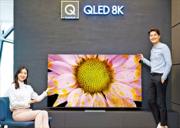 삼성전자가 올해 전략상품으로 밀고 있는 QLED 8K TV. 제품에 적용된 ‘AI 퀀텀 프로세서’가 원본 영상의 화질을 업그레이드해준다.   삼성전자 제공
 