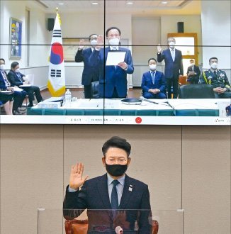 이수혁 주미대사가 12일 국회에서 열린 외교통일위원회의 화상 국정감사에서 증인선서를 하고 있다.   신경훈 기자 khshin@hankyung.com 