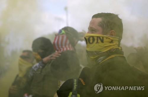 트럼프 또 '백인우월주의' 두둔 논란…검색어 상위에 올라