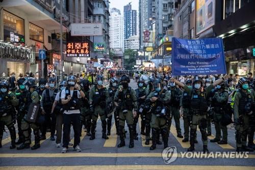 홍콩 경찰, 반정부 시위 진압 공로 무더기 표창