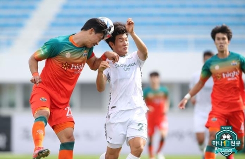 '임채민 헤딩골' 강원, 10명이 싸운 성남에 2-1 역전승